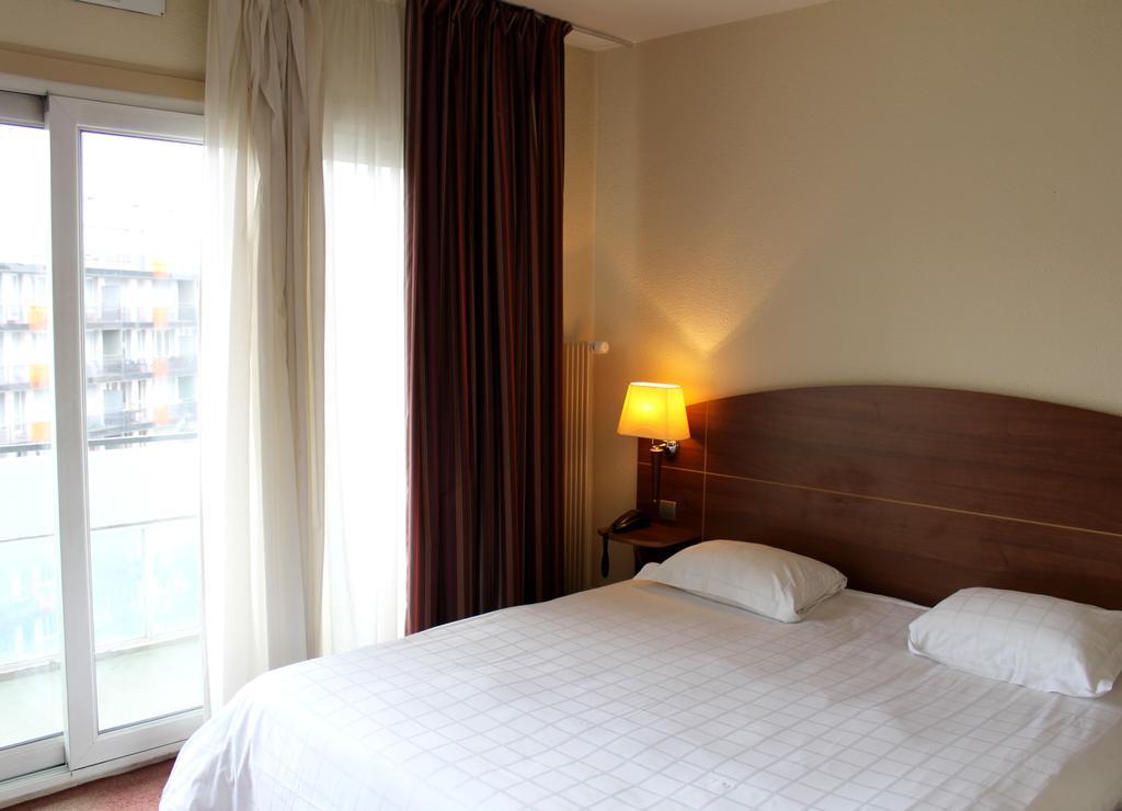 Kyriad Hotel Clermont Ferrand Centre Exterior photo