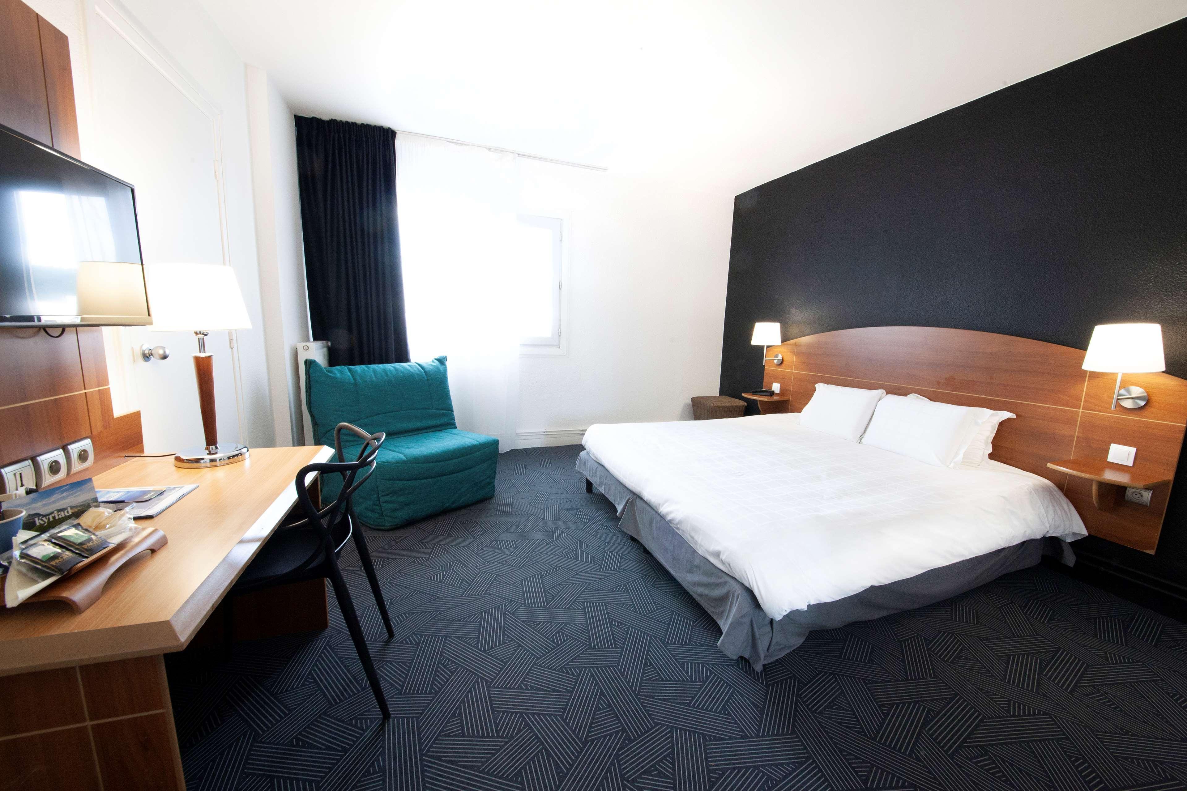 Kyriad Hotel Clermont Ferrand Centre Exterior photo